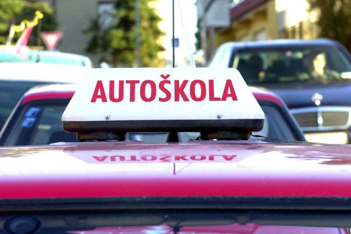Ilustračný obrázok k článku SVET O SLOVENSKU: Chcete lacný vodičák? Choďte do Česka