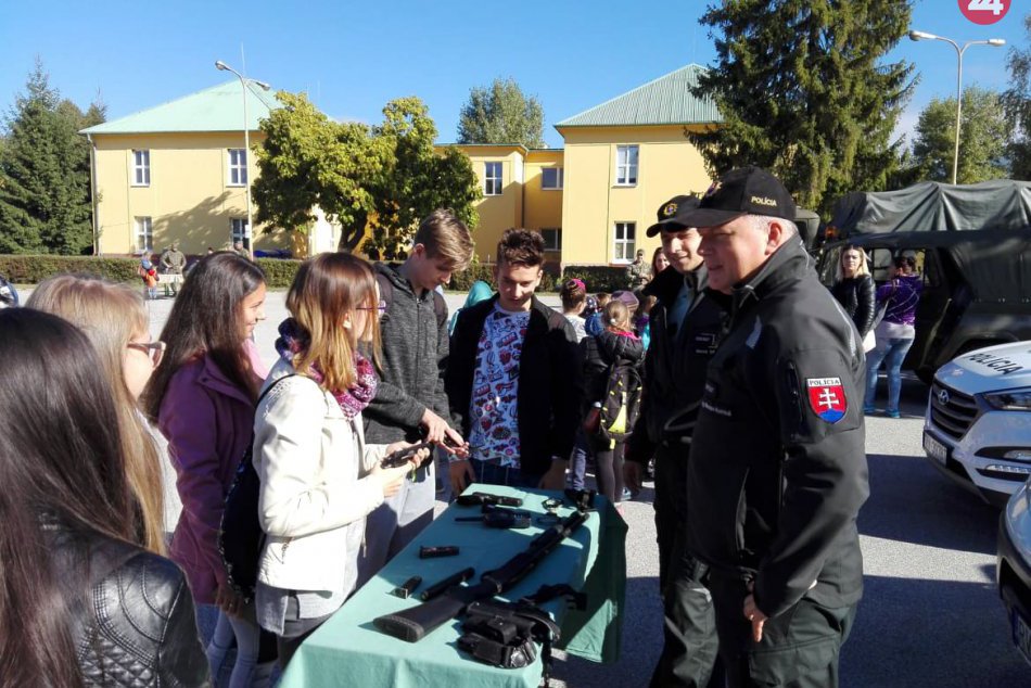 Ilustračný obrázok k článku DOD v rožňavských kasárňach: Nechýbali ukážky práce príslušníkov polície, FOTO