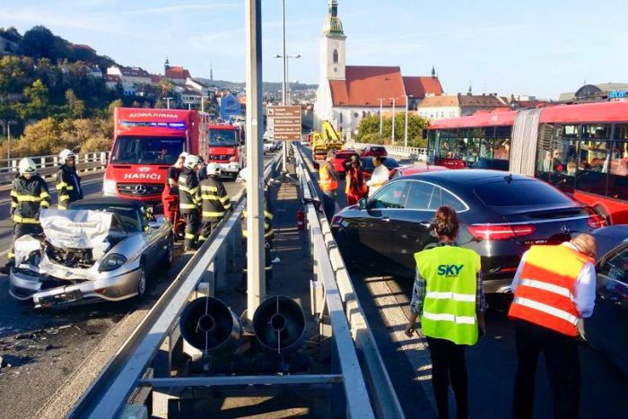 Ilustračný obrázok k článku Nehody na Moste SNP spôsobili veľkú dopravnú zápchu