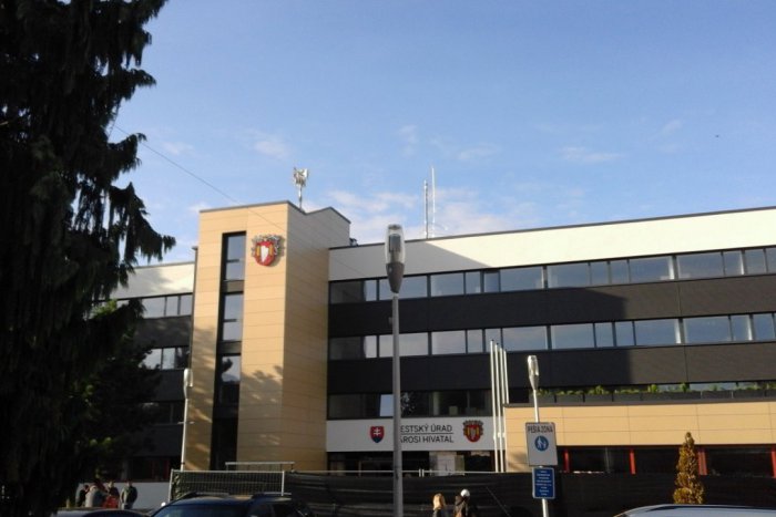 Ilustračný obrázok k článku FOTO, V šalianskej radnici budujú klientske centrum: Výťahom zvýšia komfort klientov