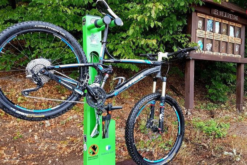 Ilustračný obrázok k článku FOTO: Na Kamzíku je cyklistom k dispozícii nový servisný cyklostojan