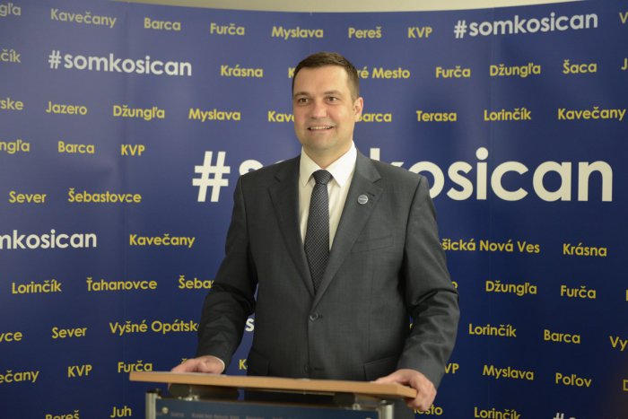 Ilustračný obrázok k článku Kandidát na primátora Viliam Novotný získal podporu strán Sme rodina a DS