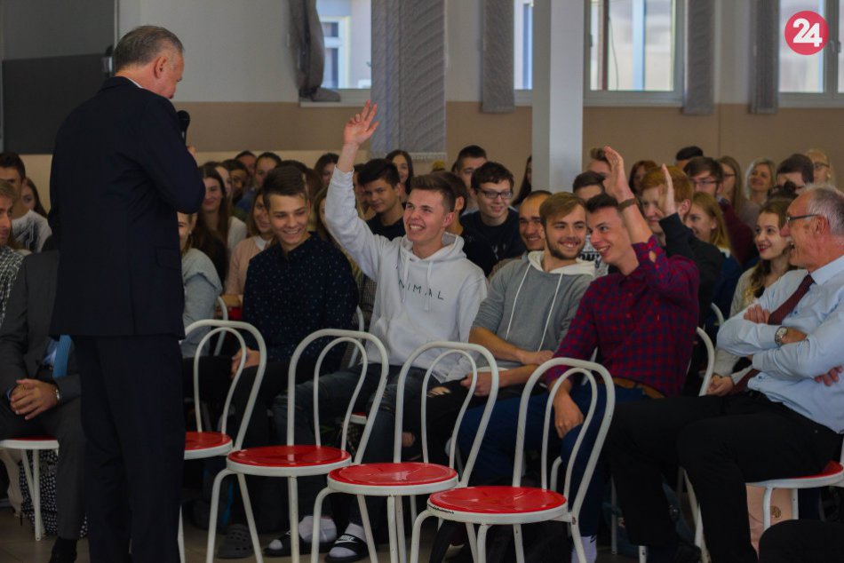 Ilustračný obrázok k článku Popradskí „starogympláci“ besedovali s prezidentom