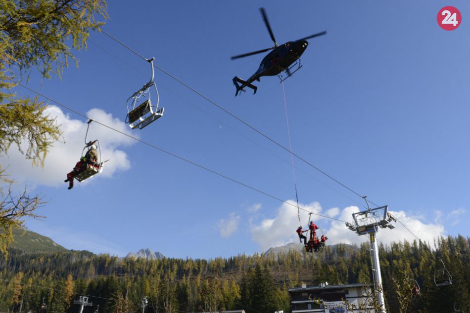 Ilustračný obrázok k článku Hasiči pomáhali ľuďom na lanovke. Tentoraz to bolo len cvičenie