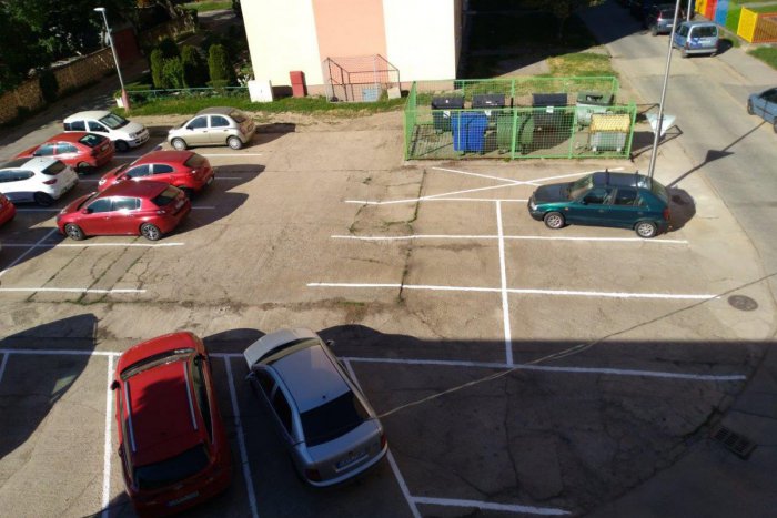 Ilustračný obrázok k článku Klienti Krízového centra pomáhali: Upravili aj parkovací systém, FOTO