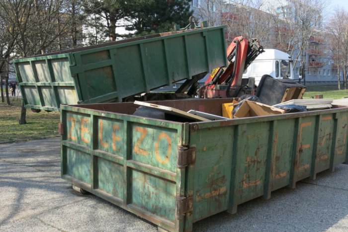 Ilustračný obrázok k článku V Ružinove začína jesenné upratovanie. K dispozícii budú veľkokapacitné kontajnery