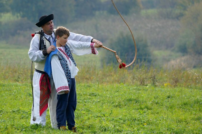 Ilustračný obrázok k článku V Čičmanoch sa plieskalo bičmi: FOTO a VIDEO