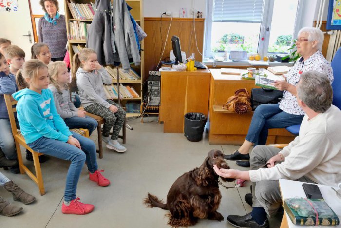 Ilustračný obrázok k článku V rámci projektu hlasné čítanie s porozumením pokrstili knihu Pes Gordon