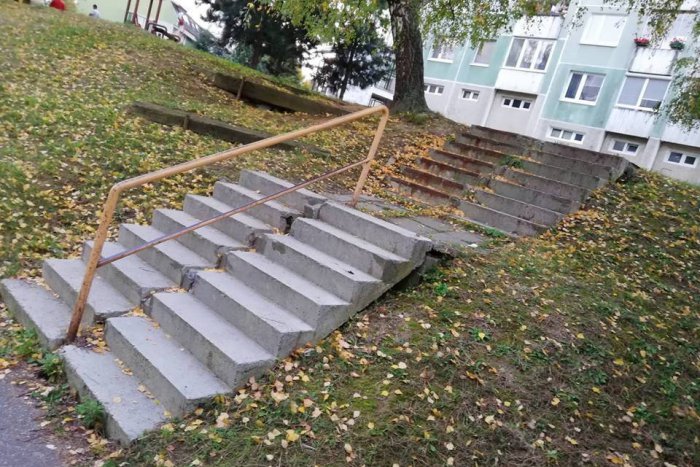 Ilustračný obrázok k článku Obyvateľov Hájika trápi chýbajúce zábradlie: Čo na to mesto?