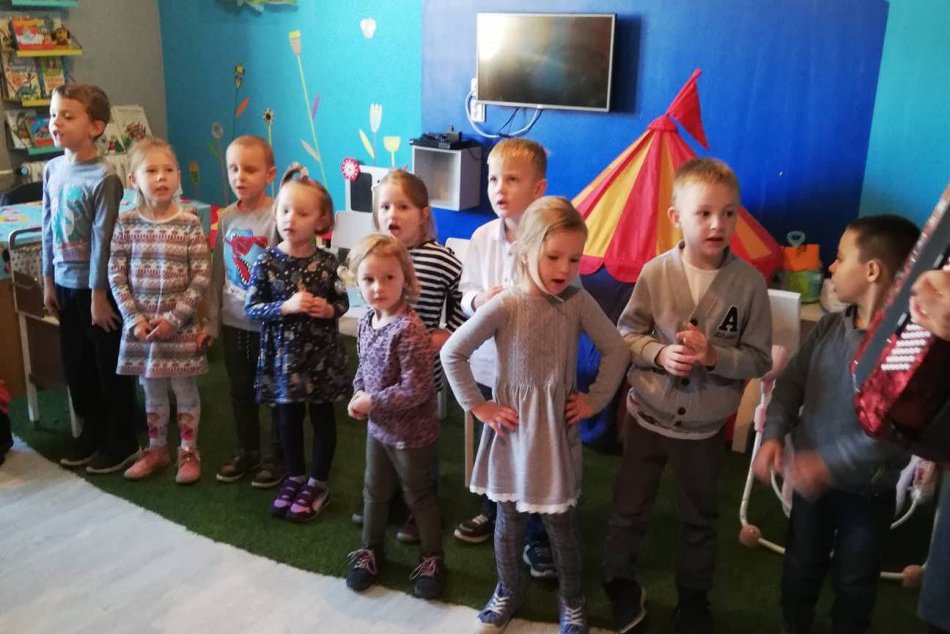 Ilustračný obrázok k článku Milé gesto škôlkarov zo Spišskej: Počas týždňa pomáhali aj upratovali, FOTO