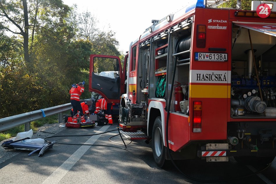 Ilustračný obrázok k článku Zrážka osobného s nákladným vozidlom: Zranení skončili v nemocnici!