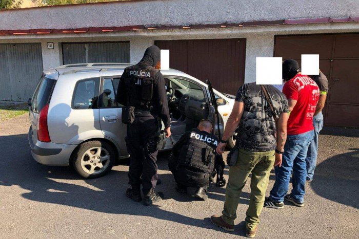 Ilustračný obrázok k článku Žarnovičan (31) má veľký problém: Policajné FOTO z domovej prehliadky!