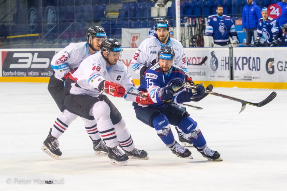 Ilustračný obrázok k článku FOTO a HLASY: Barani sa spod Tatier vracajú bez bodu. Zápas prehrali v 3. tretine