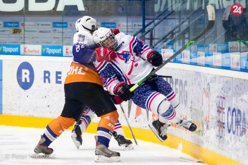 Ilustračný obrázok k článku Popradské líšky naďalej víťazne. Košice pod Tatrami prehrali o tri góly