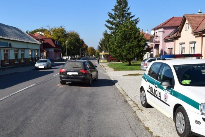 Ilustračný obrázok k článku Polícia hľadá svedkov nehody: Pri zrážke s autom sa vážne zranil cyklista