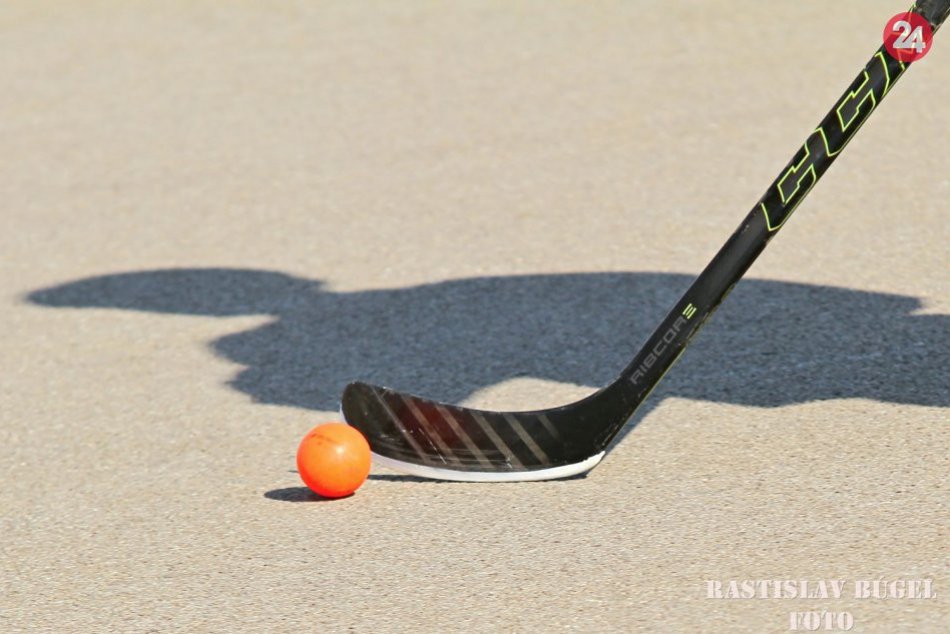 Ilustračný obrázok k článku Ovládli hokejbalový turnaj v Nitre: Pohár nad hlavu dvíhalo aj humenské trio