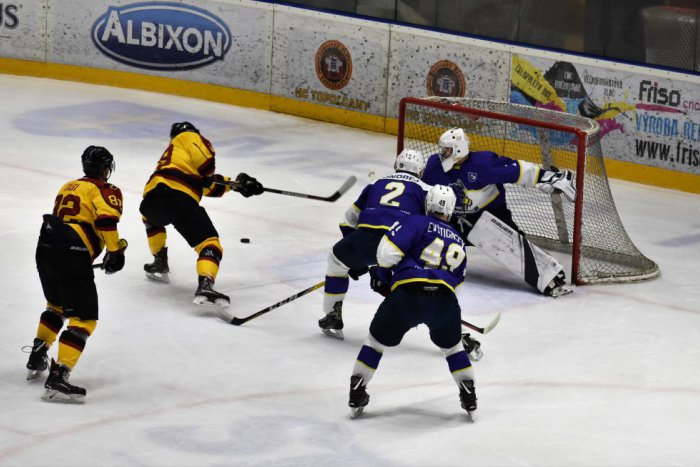 Ilustračný obrázok k článku Hokejisti zvrátili nepriaznivý stav: Štyri góly v poslednej tretine zadupali Humenné, VIDEO