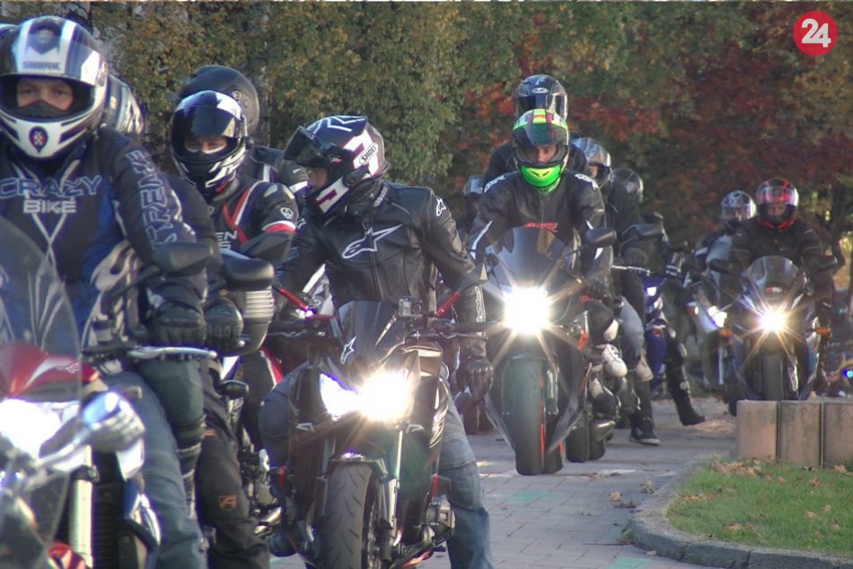 Ilustračný obrázok k článku Stovky motoriek na námestí: Motorkári symbolicky uzavreli cesty na zimu