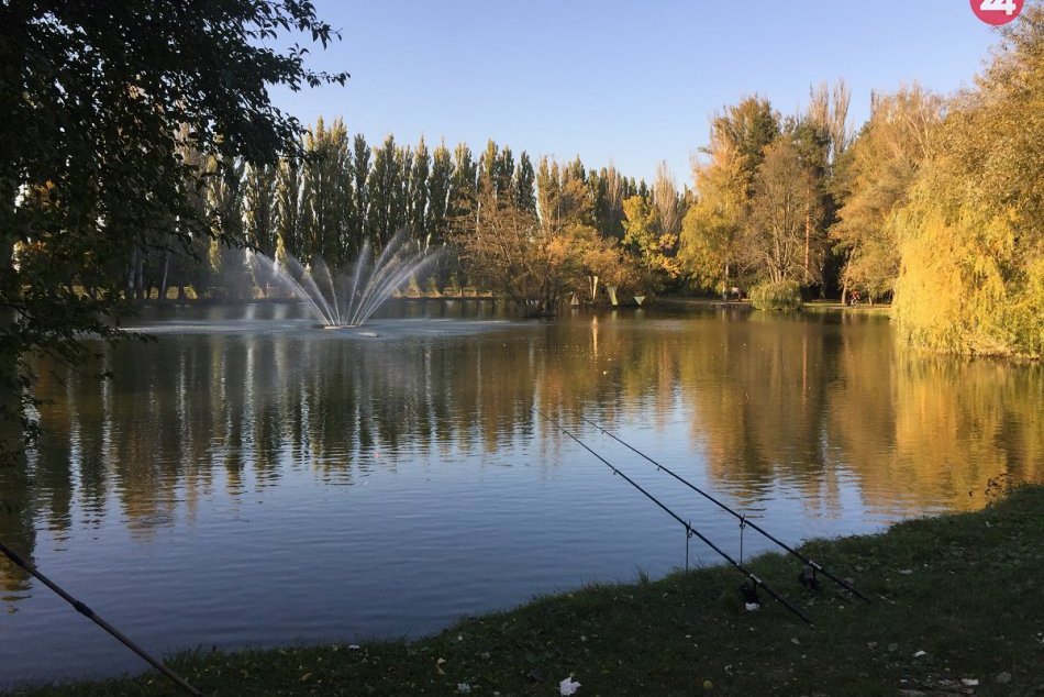 Ilustračný obrázok k článku Brehy Hangócky v parku musia spevniť: Ich prepadanie ohrozuje okolité chodníky