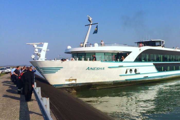 Ilustračný obrázok k článku Hasiči v akcii: Na Sĺňave sa zrazia člny a loď, jedná sa o cvičenie