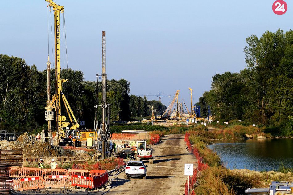 Ilustračný obrázok k článku NAKA zasahovala v dome v Limbachu a na skládke v Moste pri Bratislave