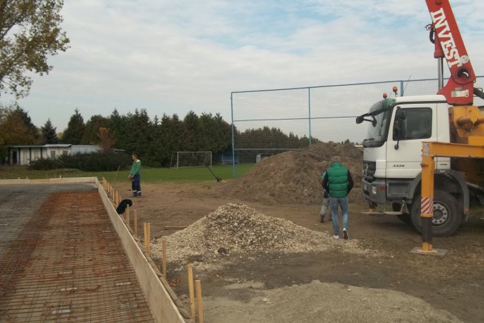 Ilustračný obrázok k článku V Skate Parku betónujú podklad: Pokračovať budú zrejme v novembri, FOTO