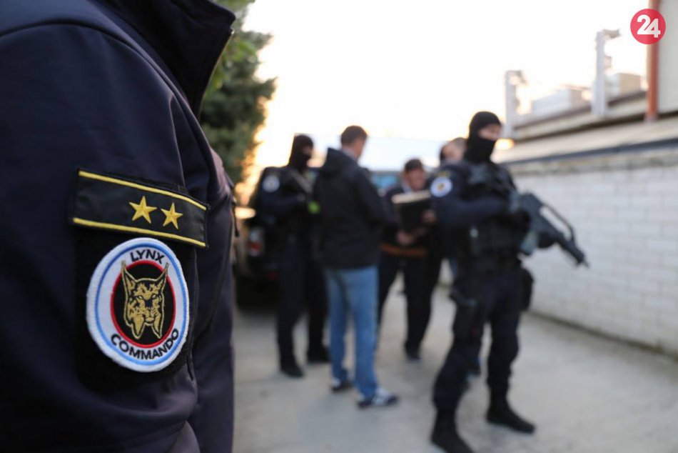 Ilustračný obrázok k článku Polícia v akcii: Kukláči majú vykonávať domové prehliadky u Mariana Kočnera