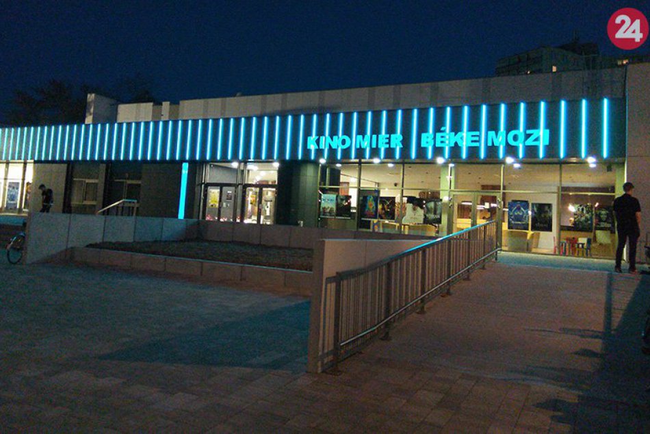 Ilustračný obrázok k článku Vynovené kino Mier slávnostne otvorili: Do Zámkov zavítala aj nečakaná návšteva