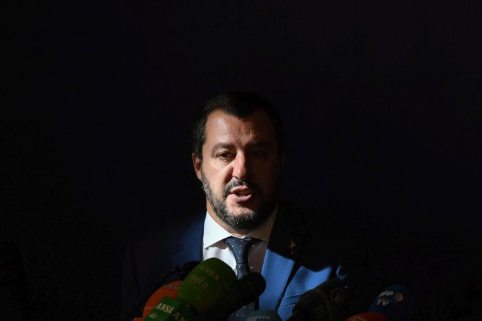 Ilustračný obrázok k článku SVET O SLOVENSKU: Znásilnenej sa zastal minister vnútra