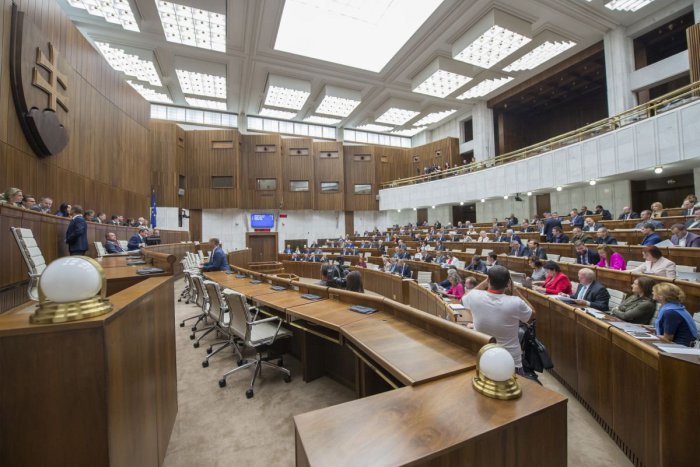 Ilustračný obrázok k článku Podľa prieskumu majú ženy v politike menšie šance