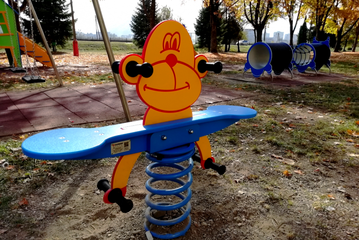 Ilustračný obrázok k článku FOTO novinky na Sídlisku II A: Na zelenej ploche vyrástlo menšie detské ihrisko