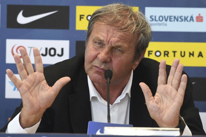 Ilustračný obrázok k článku Kozák sa rozrozprával: Ako dôvod abdikácie označil sedem reprezentantov