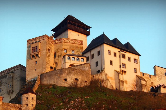 Ilustračný obrázok k článku Bienále umenia na Trenčianskom hrade: Čo tam môžeme vidieť?