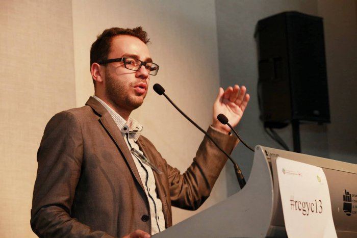 Ilustračný obrázok k článku Známi Zámčania v diskusii: Pozvaný je globálny líder pre mládež Červeného kríža