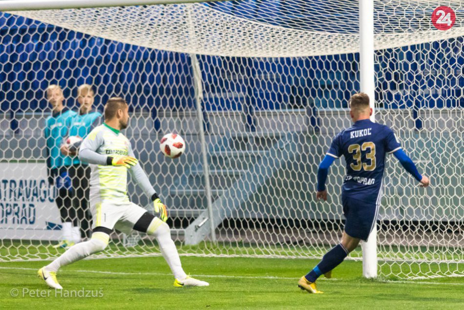 Ilustračný obrázok k článku Poprad nasúkal Bardejovu päťku: Smutným hrdinom Šuľa, podpísal sa pod tri góly