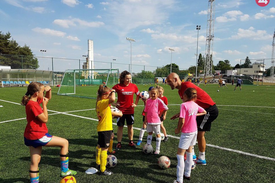 Ilustračný obrázok k článku FOTO: Katke z Čečejoviec učaroval futbal, po aktívnej kariére sa rozhodla trénovať deti