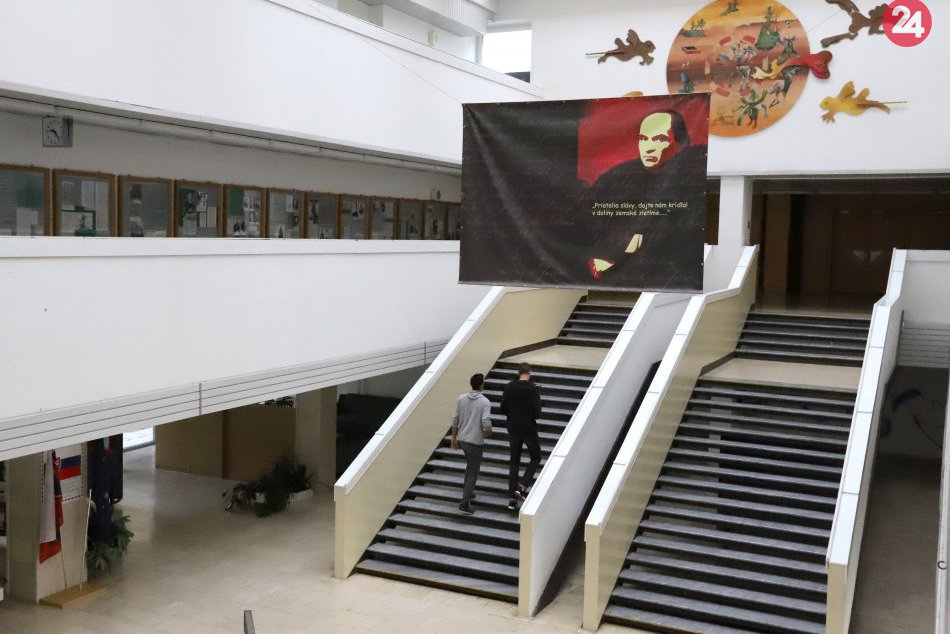 Ilustračný obrázok k článku VIDEO a FOTO: Známe bystrické gymnázium slávi storočnicu: Toto ste o ňom možno ani netušili