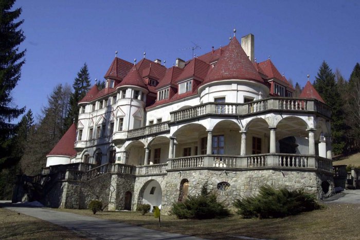 Ilustračný obrázok k článku Smutné ZÁBERY z niekdajšej pýchy nášho regiónu: Kunerad kedysi a teraz :(