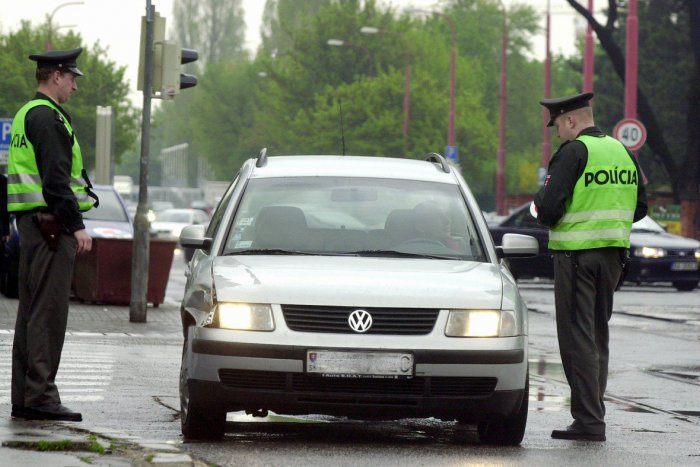 Ilustračný obrázok k článku V kraji jazdili pod vplyvom alkoholu: Polícia zadržala troch vodičov