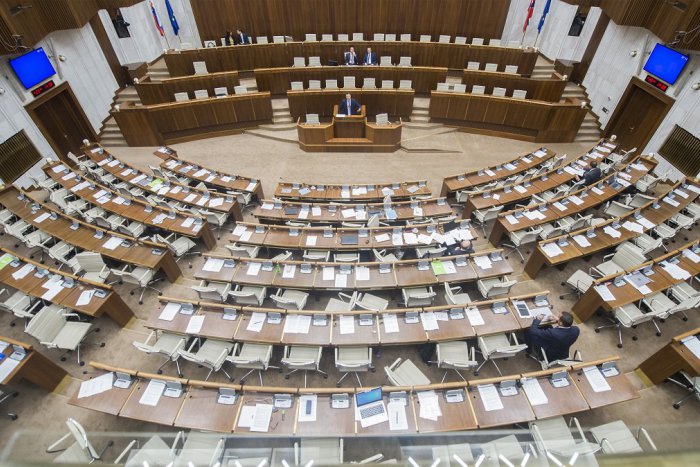 Ilustračný obrázok k článku Parlament definitívne rozhodne o zastropovaní dôchodkového veku v novembri