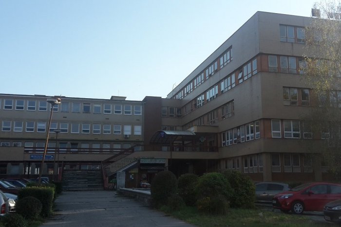 Ilustračný obrázok k článku Nemocnica s poliklinikou Považská Bystrica hľadá riaditeľa: Aký ponúkajú plat?