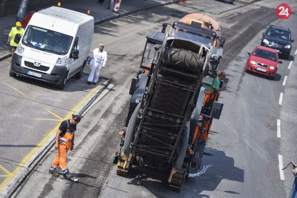 Ilustračný obrázok k článku Poznáme plán opráv ciest v Trenčianskom okrese: Ktoré úseky získajú nový šat?