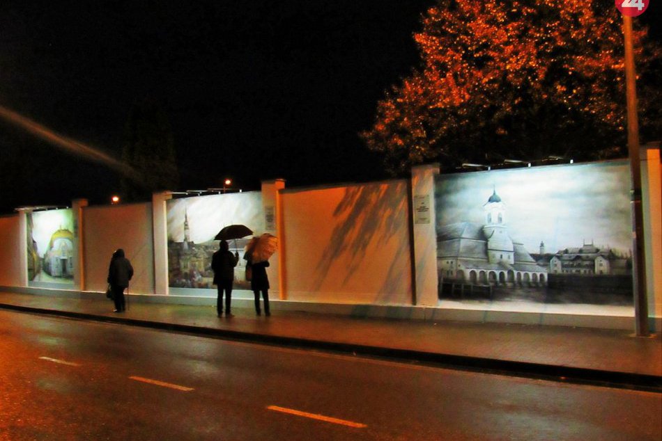 Ilustračný obrázok k článku Galéria pod holým nebom sa dočkala novinky: Takto už vyzerá po zotmení!