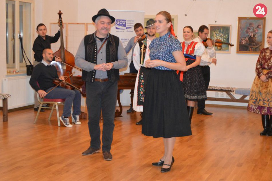 Ilustračný obrázok k článku FOTO z folklórneho večera v Rožňave: Gemerské hostiny a parádna tancovačka