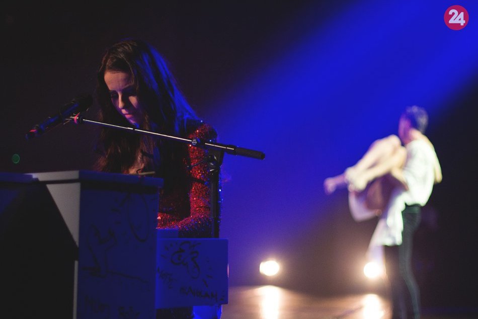 Ilustračný obrázok k článku Na obrazovkách uvidíme koncert naživo z Prešova: Na sídlisku zaspieva Knechtová