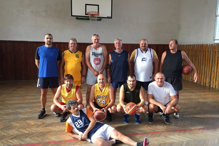 Ilustračný obrázok k článku OldBoys vs. Fešáci: Žiarski basketbaloví bardi sa stretli na priateľskom turnaji, FOTO