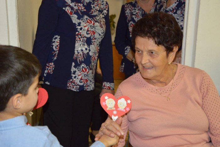 Ilustračný obrázok k článku FOTO, Večianka oslávila 35 rokov: Seniorov dojali vystúpenia aj gratulácie