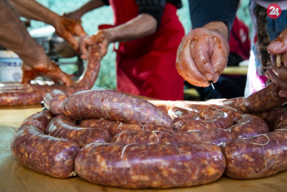 Ilustračný obrázok k článku FOTO + VIDEO: Dúbravský klobásový festival prilákal všetkých milovníkov klobás