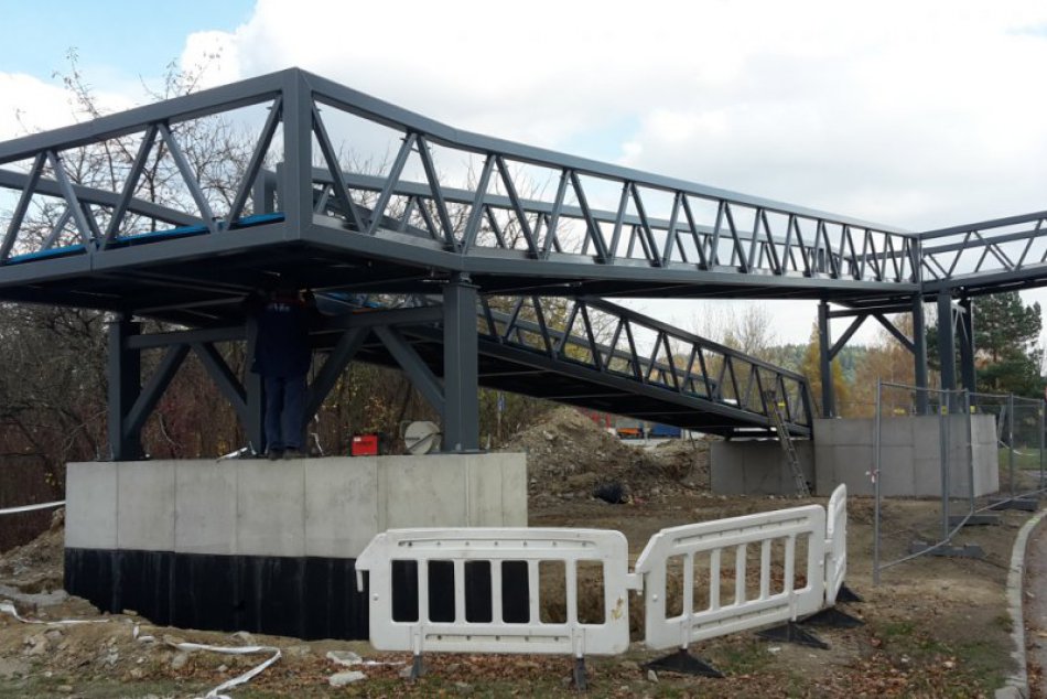 Ilustračný obrázok k článku Považská, ešte čakaj: Padla definitíva, kedy sa nová lávka otvorí, FOTO a VIDEO