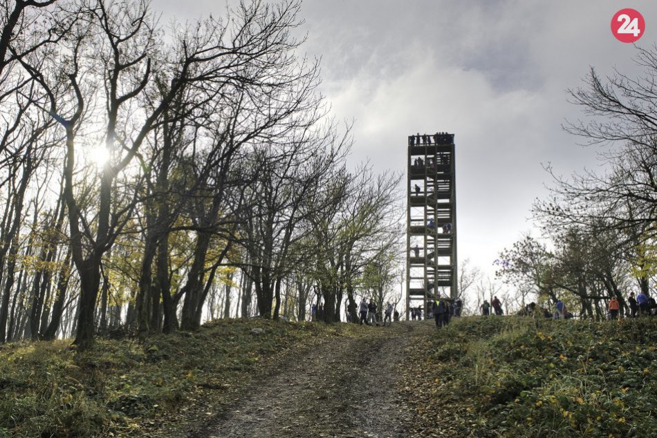 Ilustračný obrázok k článku Na vrchu Veľká Homoľa sprístupnili novú rozhľadňu Alexandra Filípka